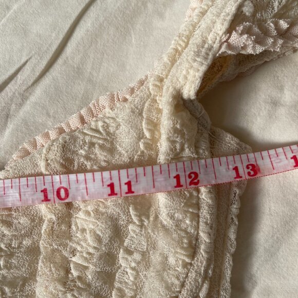 Elegant Cream Lace Women's Top - Picture 7 of 15